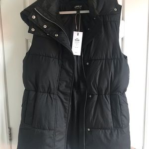 Only black long puffer vest
